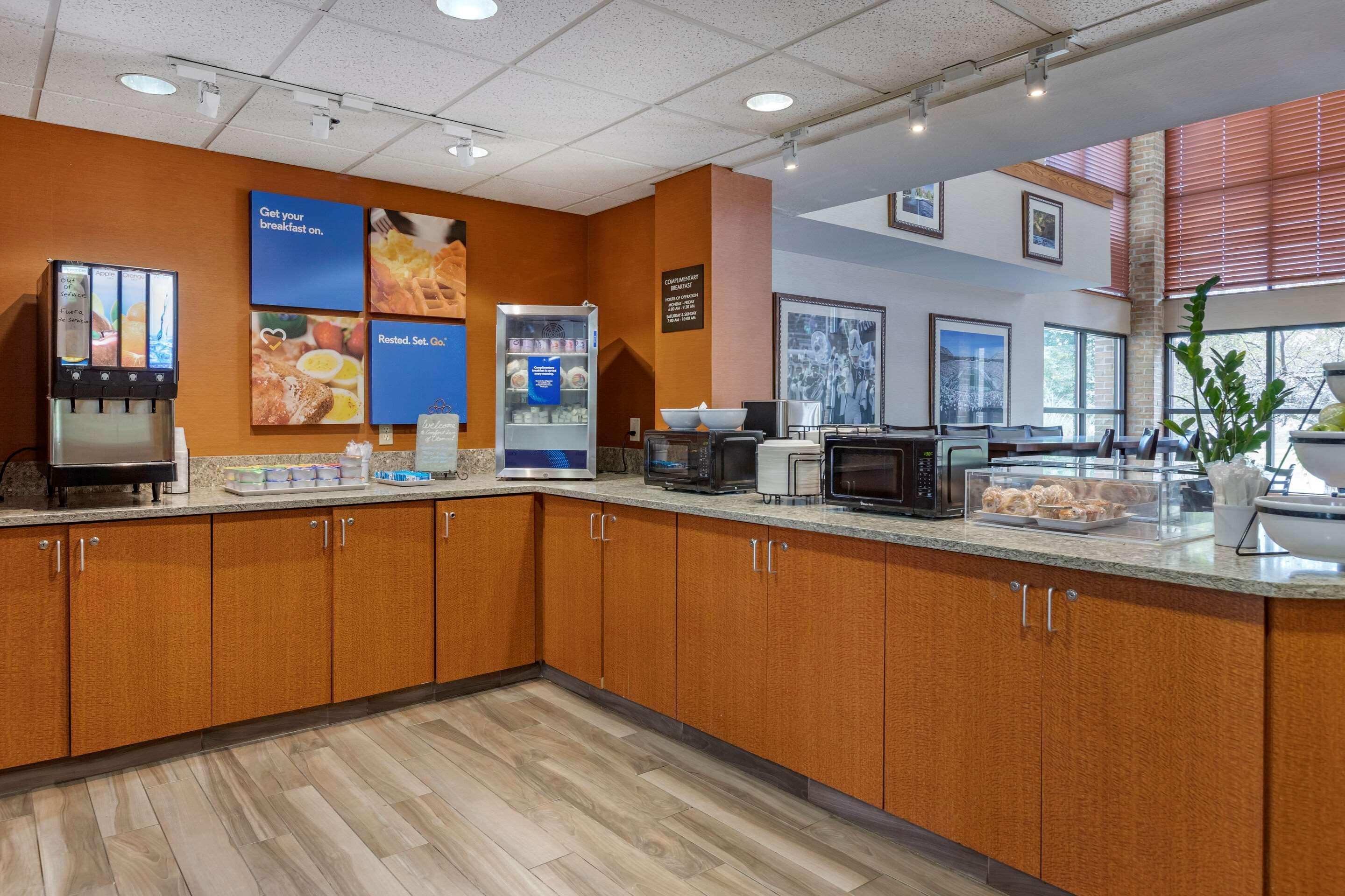 Comfort Inn Okemos - East Lansing Екстер'єр фото