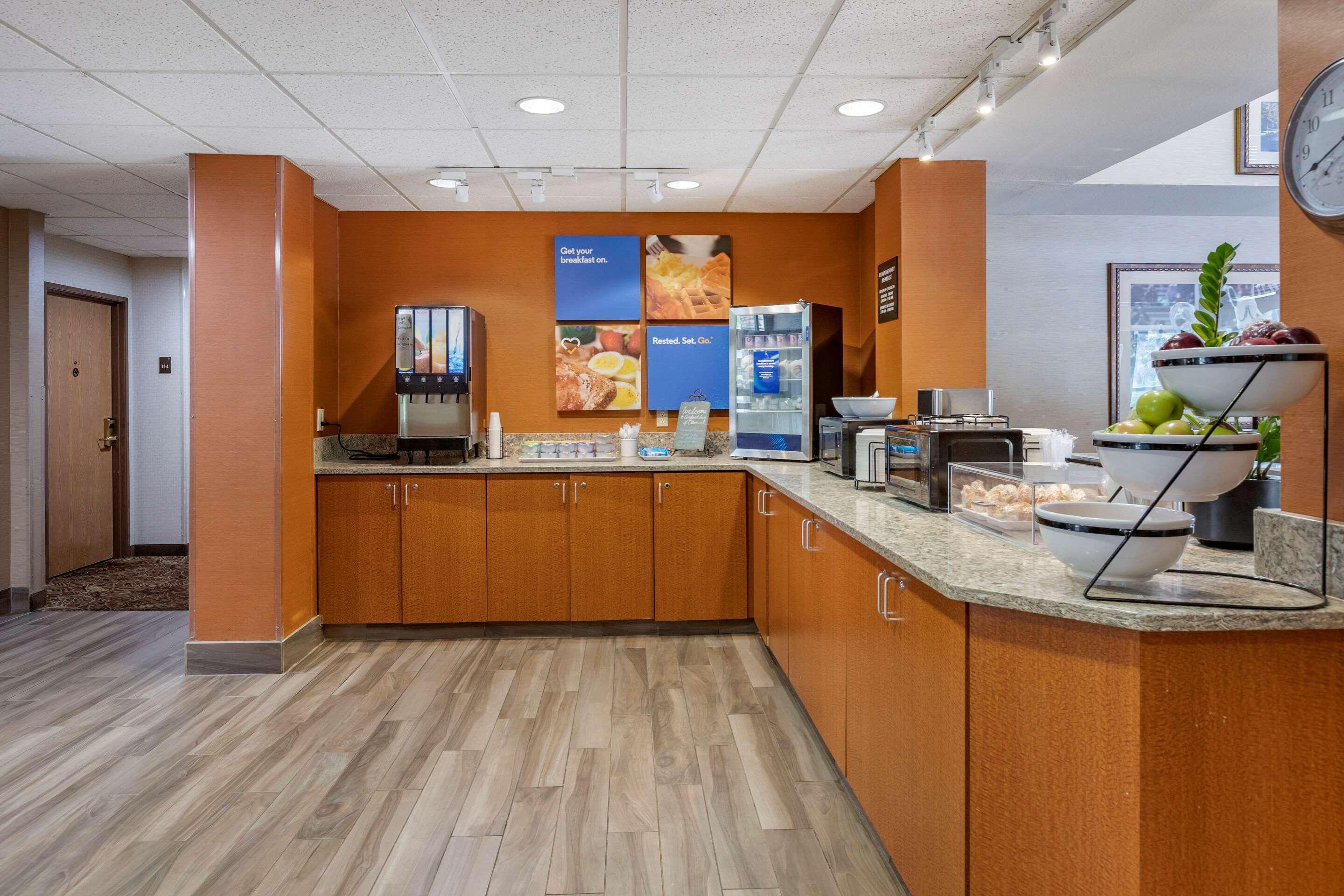 Comfort Inn Okemos - East Lansing Екстер'єр фото